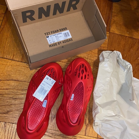 Yeezy Foam Runner “Vermilion” - Picture 6 of 6